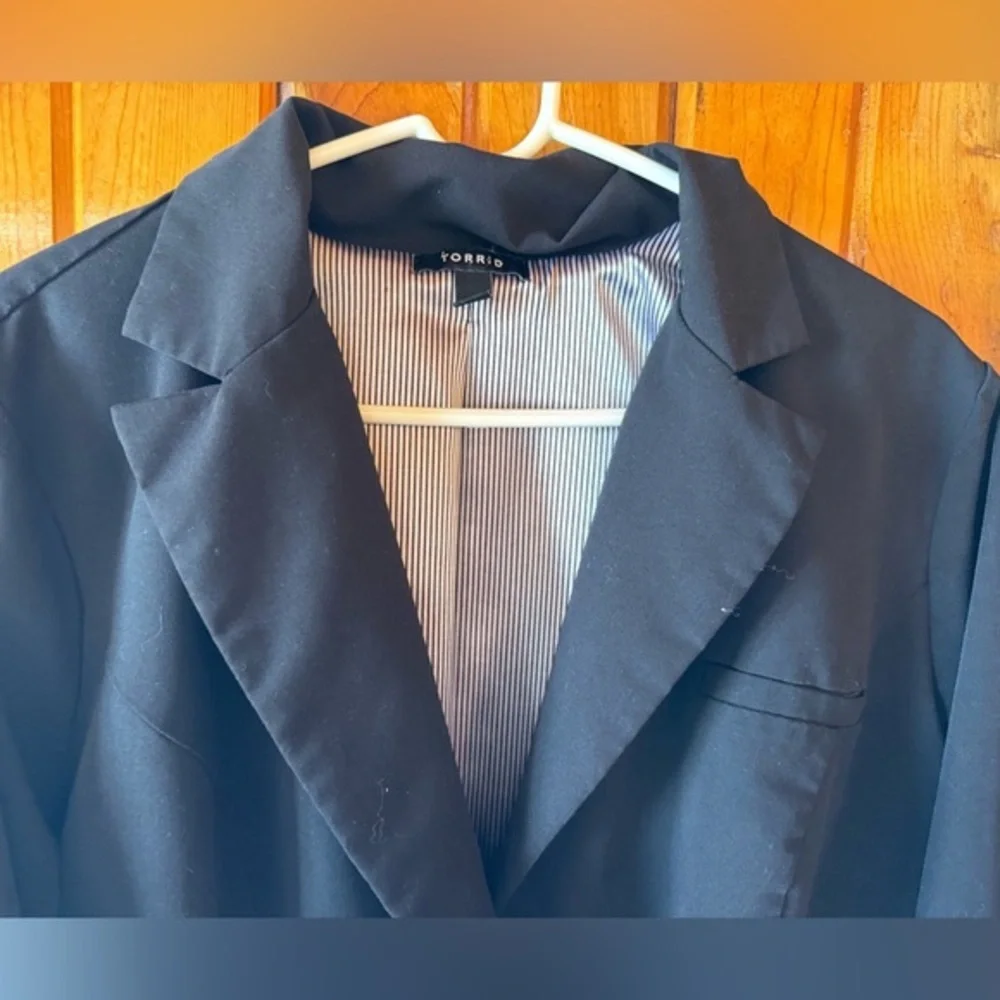 Torrid Black Blazer with Ruched Sleeves Size‎ 3